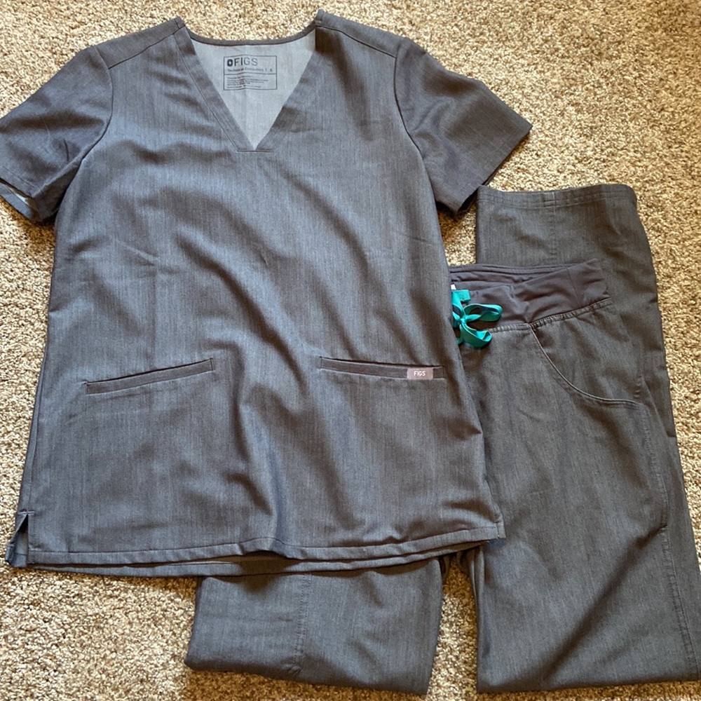 Figs Graphite scrub set